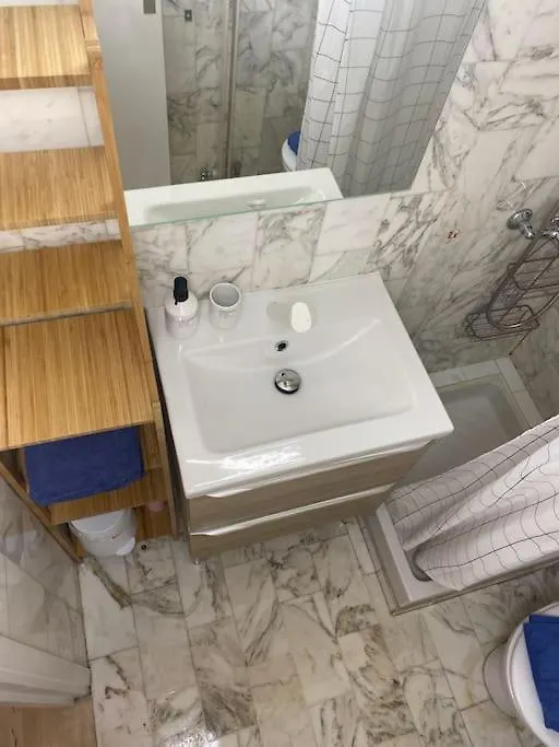 Apartment Grand Studio Dans Residence Avec Piscine Hyeres France